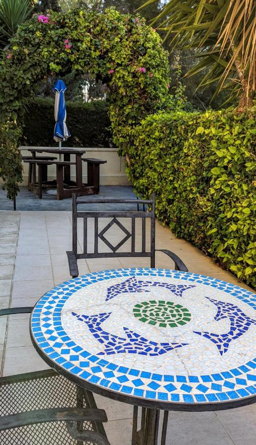 Stylish Garden Apartment At Paphos Harbour Bagian luar foto