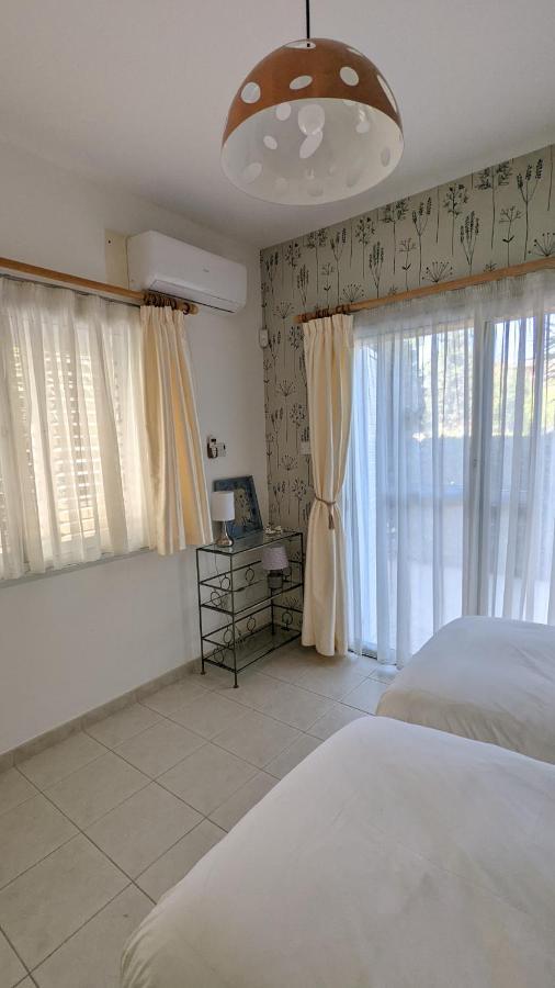 Stylish Garden Apartment At Paphos Harbour Bagian luar foto