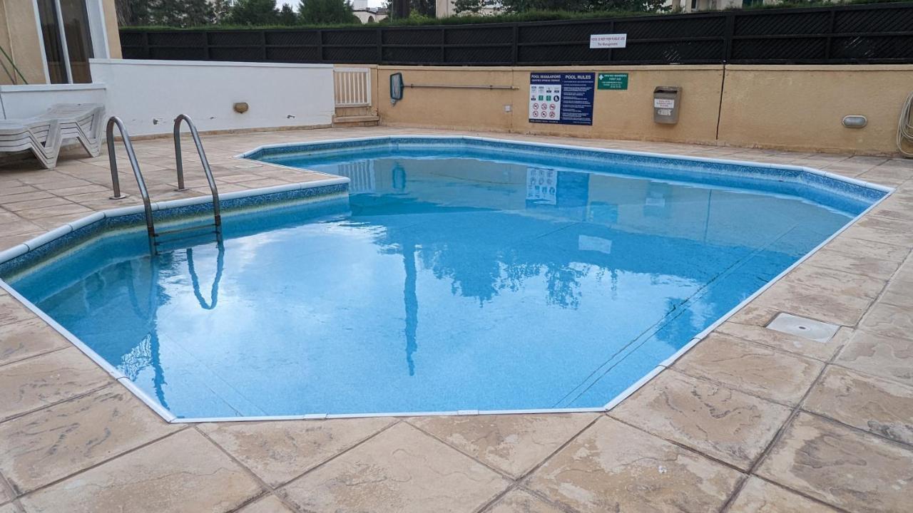 Stylish Garden Apartment At Paphos Harbour Bagian luar foto