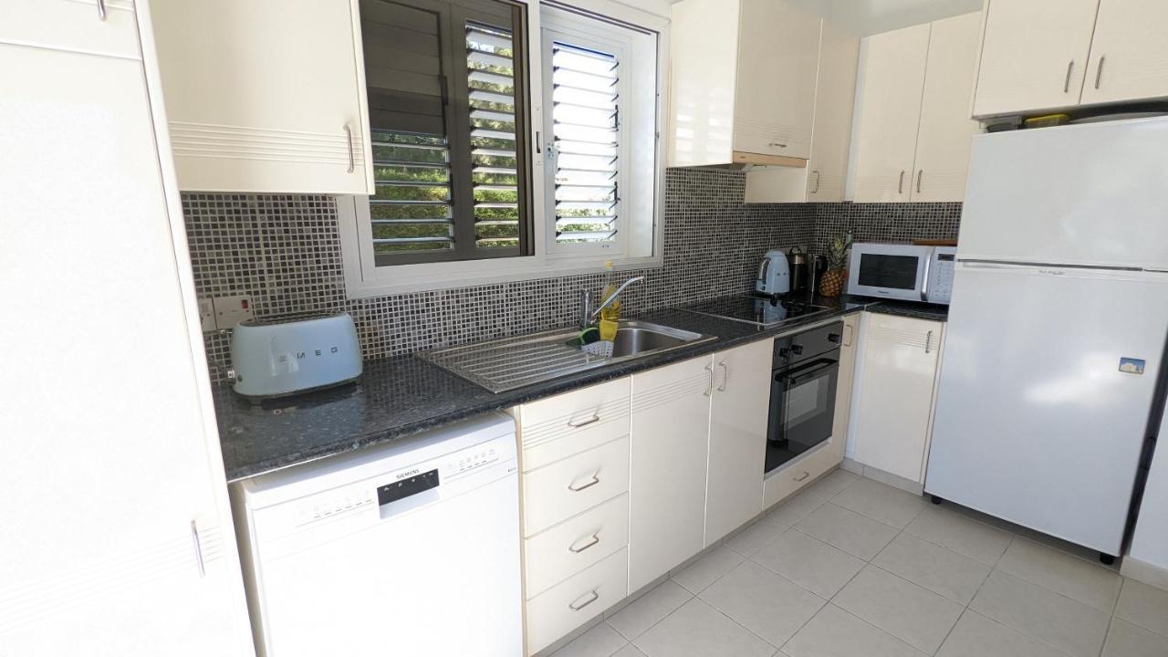Stylish Garden Apartment At Paphos Harbour Bagian luar foto