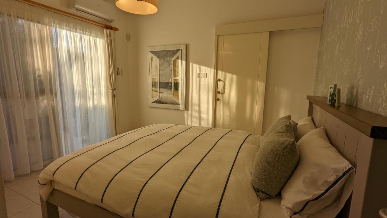Stylish Garden Apartment At Paphos Harbour Bagian luar foto
